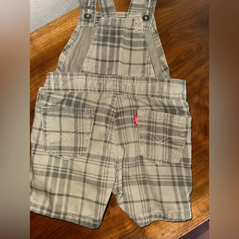 Levis stylish plaid